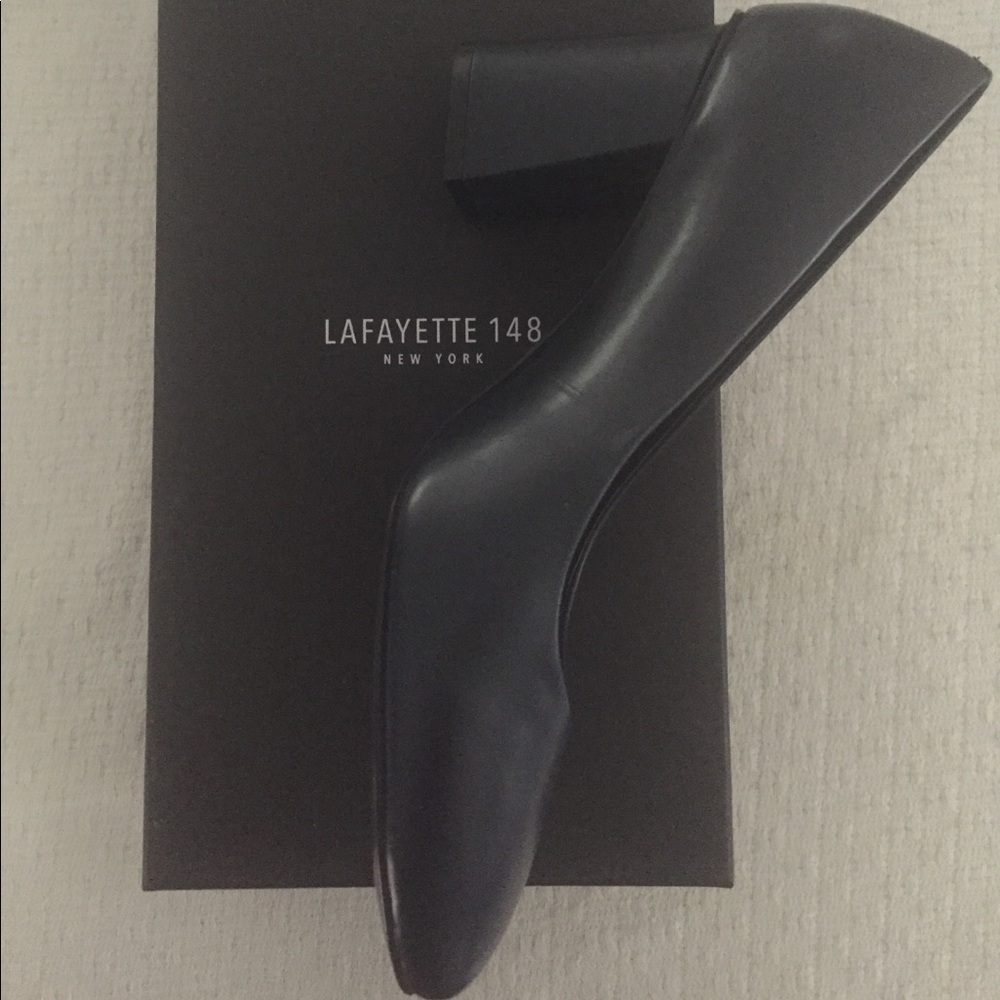 Navy blue high heel pumps
